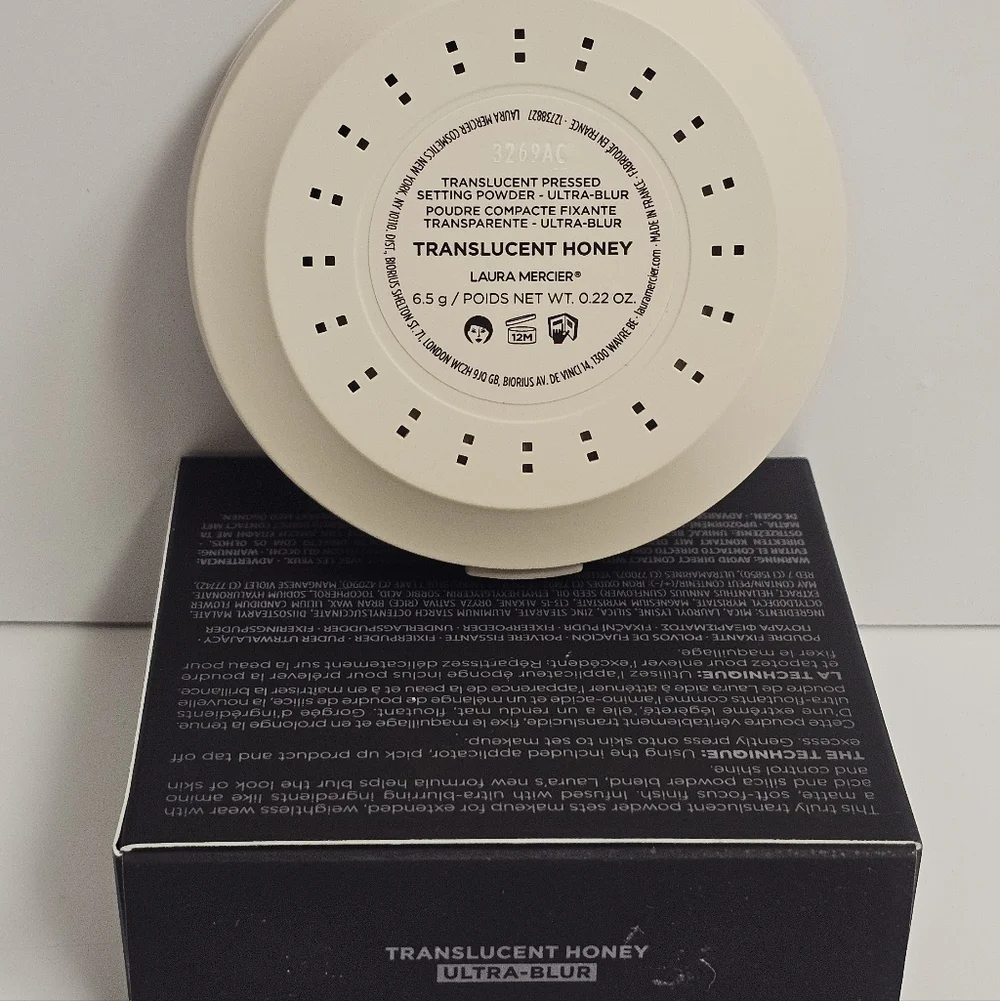 Laura Mercier ultra blur translucent pressed setting powder compact makeup new
